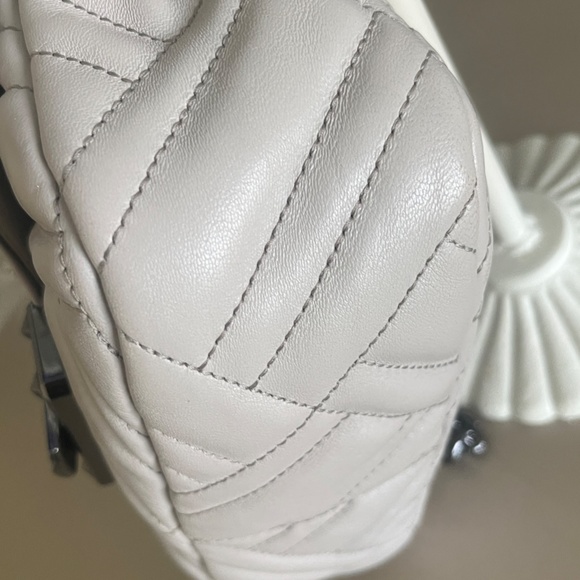 Michael Kors Model: Peyton Quilted Cement Color Crossbody with Gunmetal Chain - Picture 9 of 15